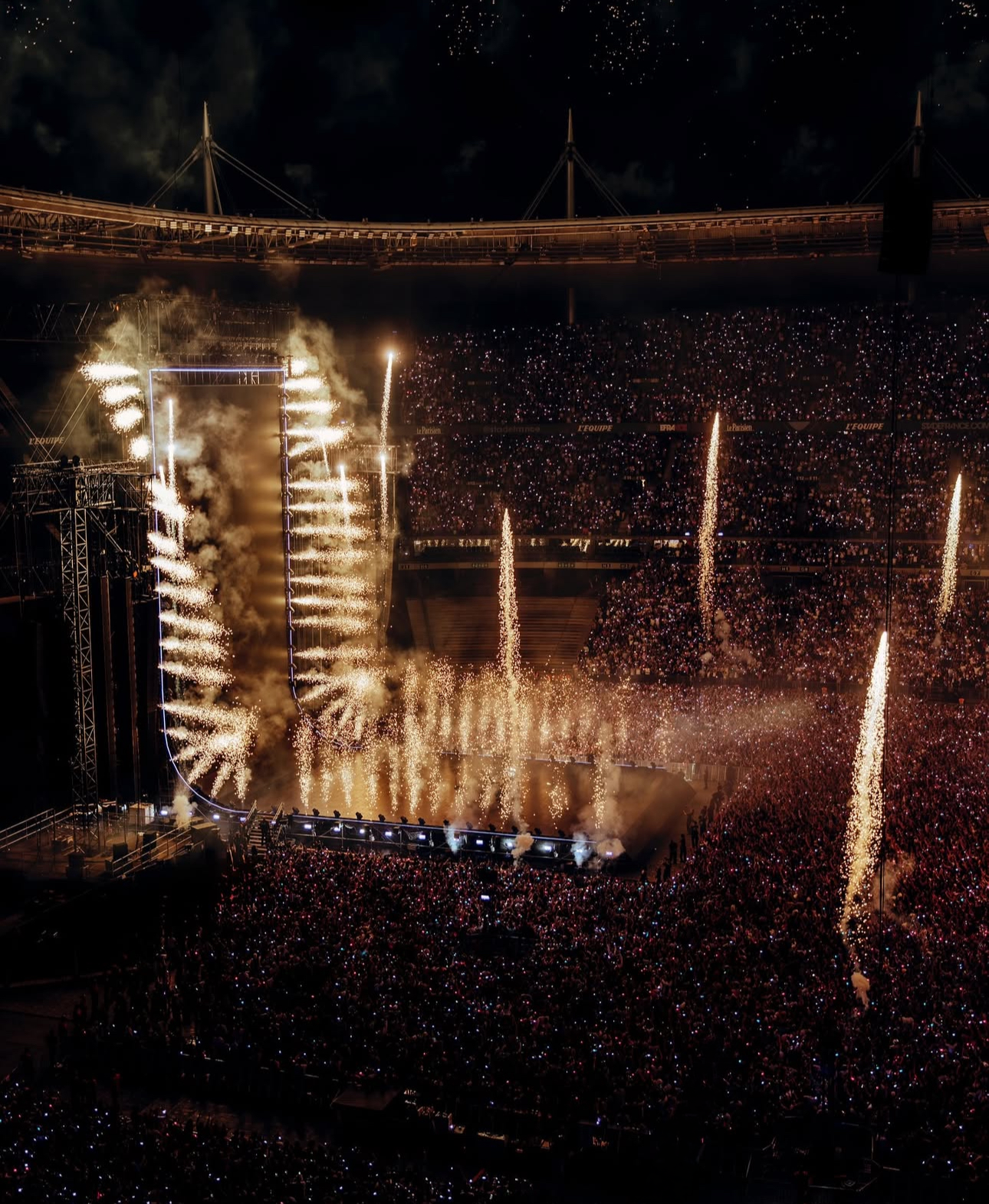 DJ SNAKE - STADE DE FRANCE WHITE FABRIC STAGE